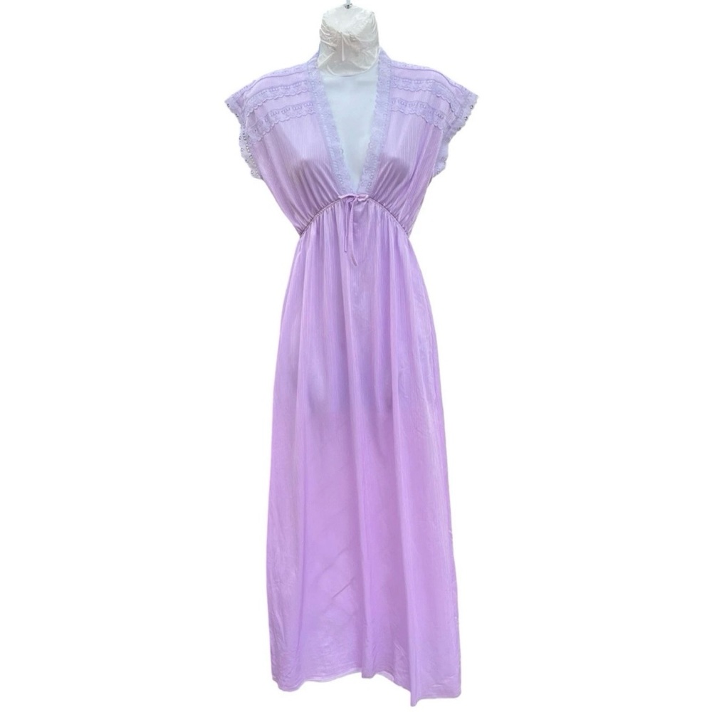 Vintage 1970’s Sydney Bernstein cottagecore night gown
